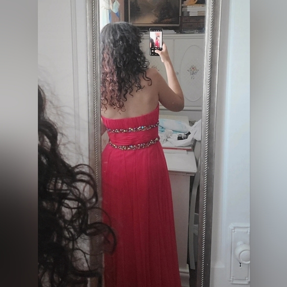 Formal dress - Picture 3 of 4